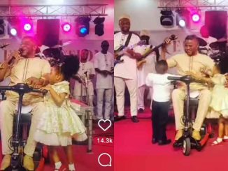 Yinka Ayefele’s cute triplets joined him on stage as they struggle for microphone